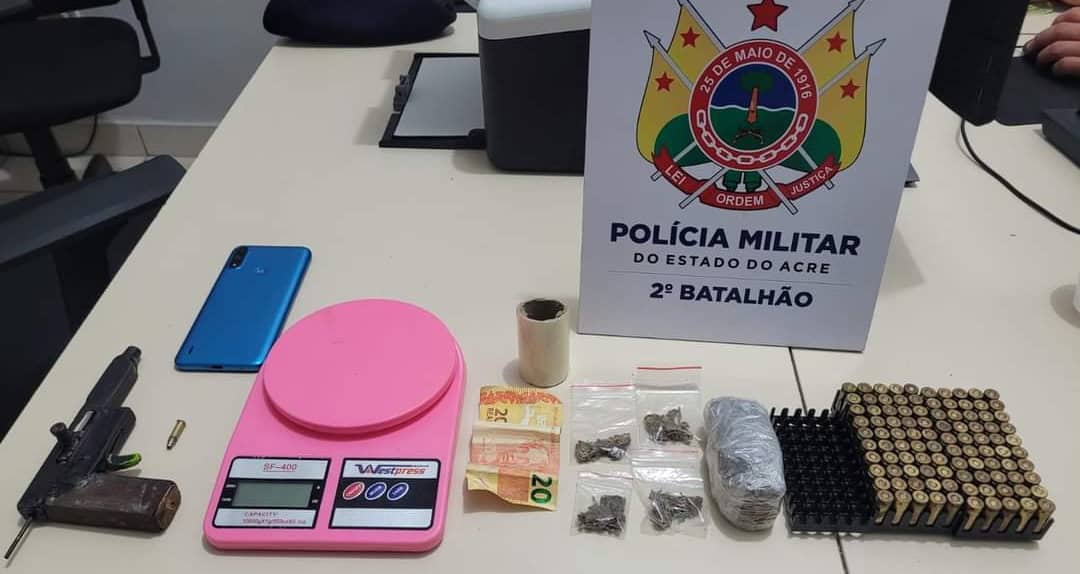 Polícia Militar prende homem com arma artesanal e drogas