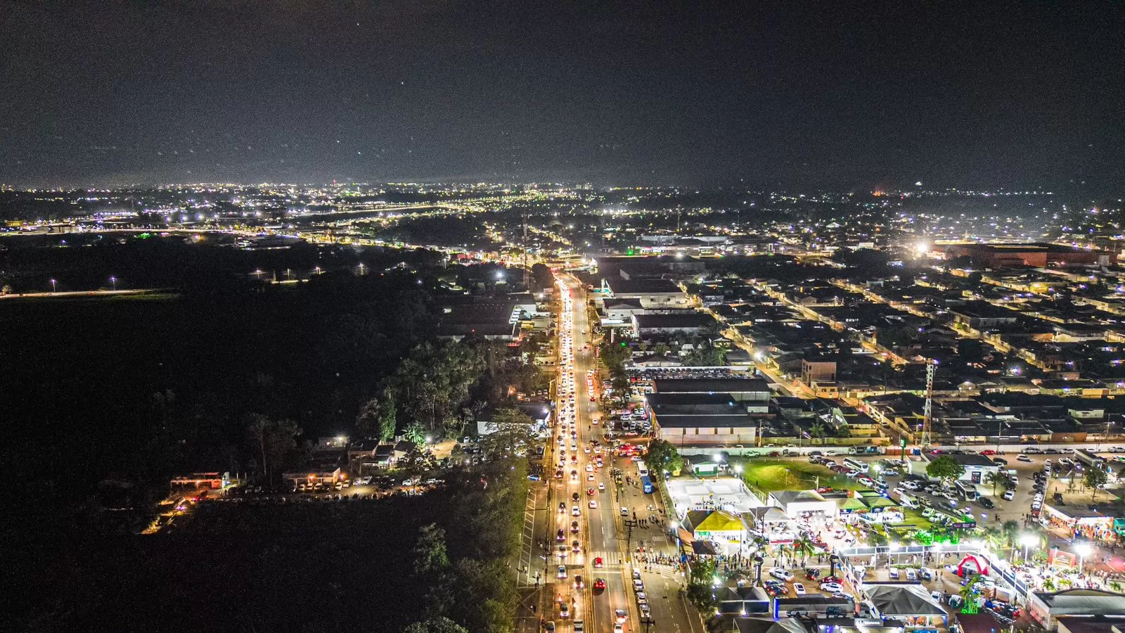 Com final de rodeio e show, trânsito registra grande engarrafamento na última noite de Expoacre
