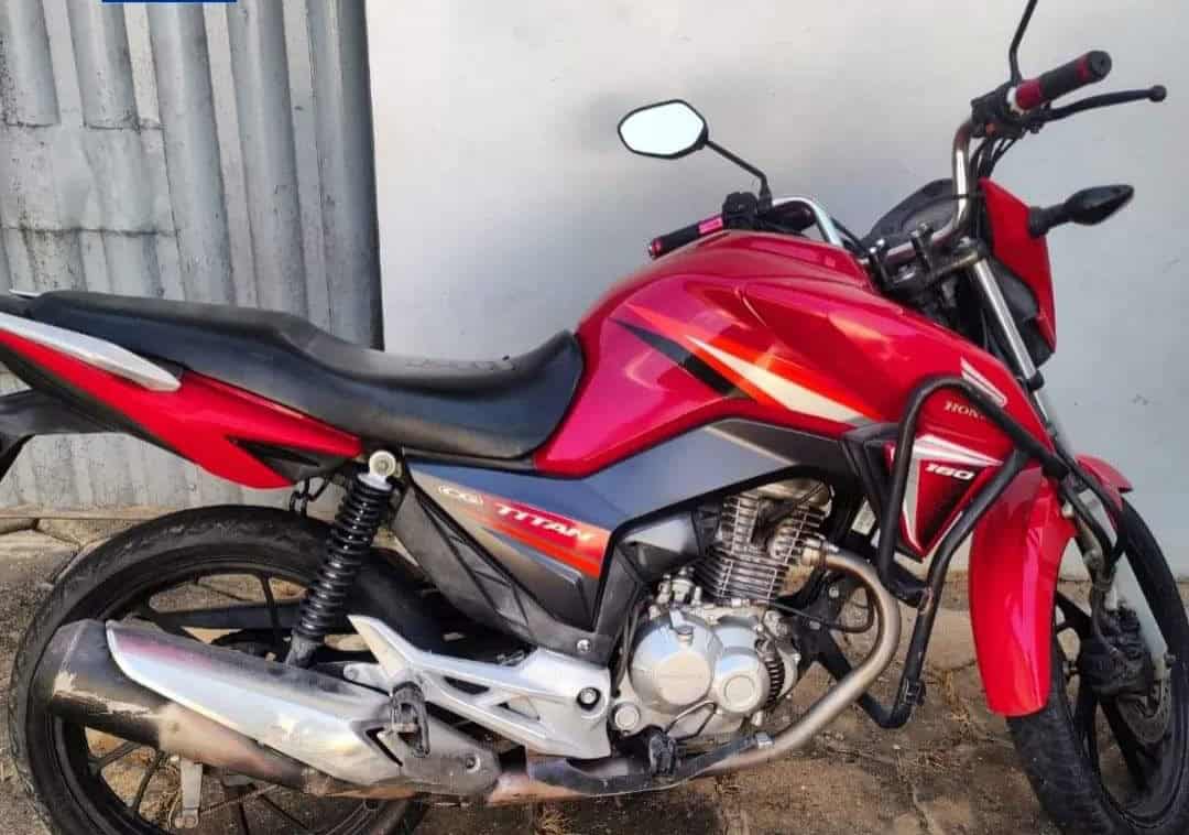 Policia Militar recupera moto roubada próximo à Havan