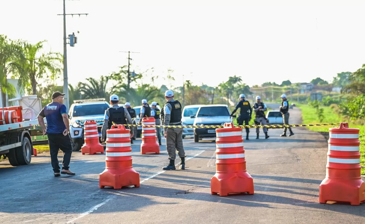 Polícia Militar bloqueia acessos à invasão e medida judicial deve ser cumprida