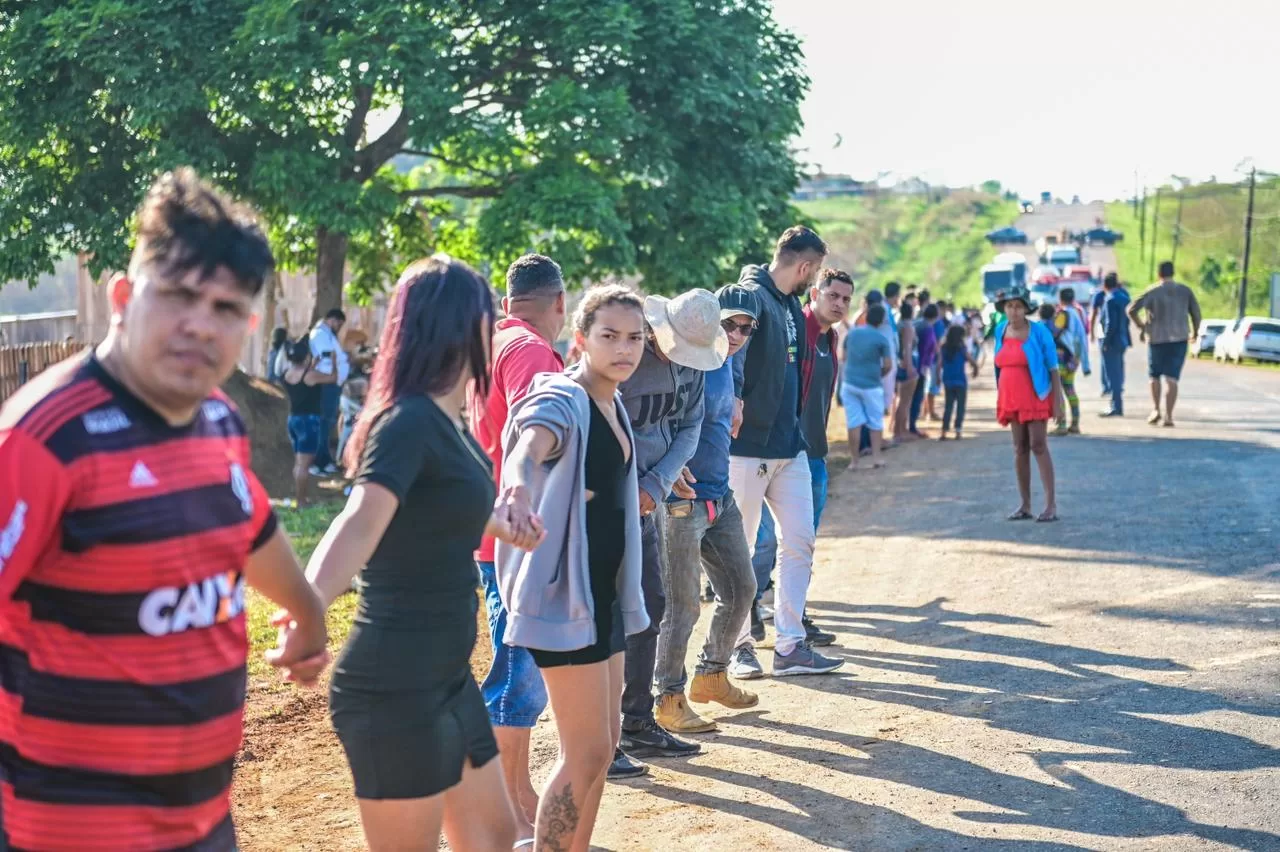 Bombeiros recebem coletes a prova de bala e imprensa é impedida de acessar invasão