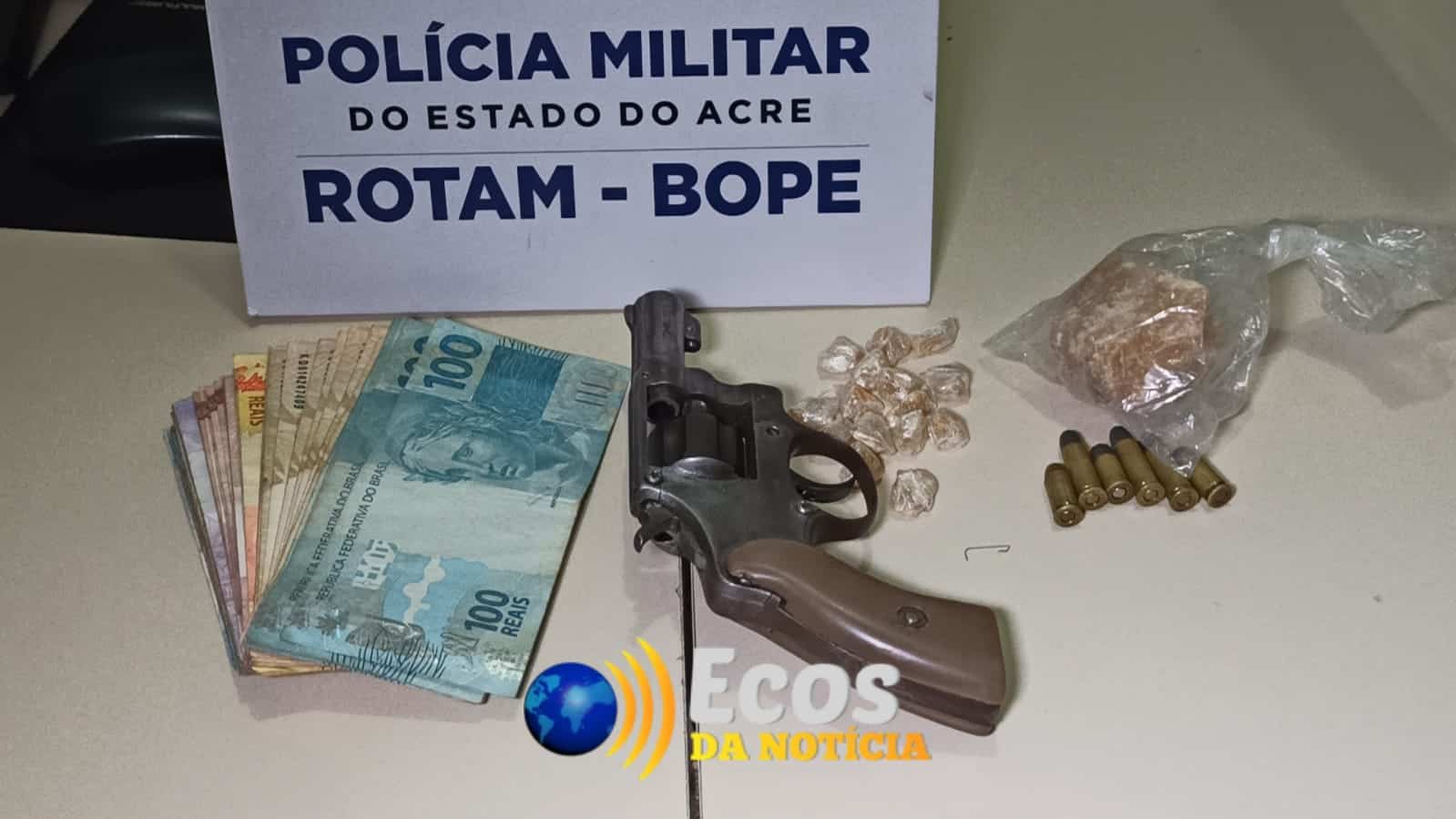 Polícia Militar apreende droga, arma de fogo e dinheiro no 2° Distrito; traficante conseguiu fugir