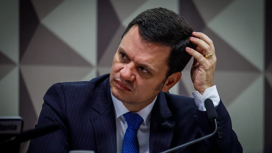 PF investiga reunião de Anderson Torres para comprovar que Bolsonaro ordenou bloqueios