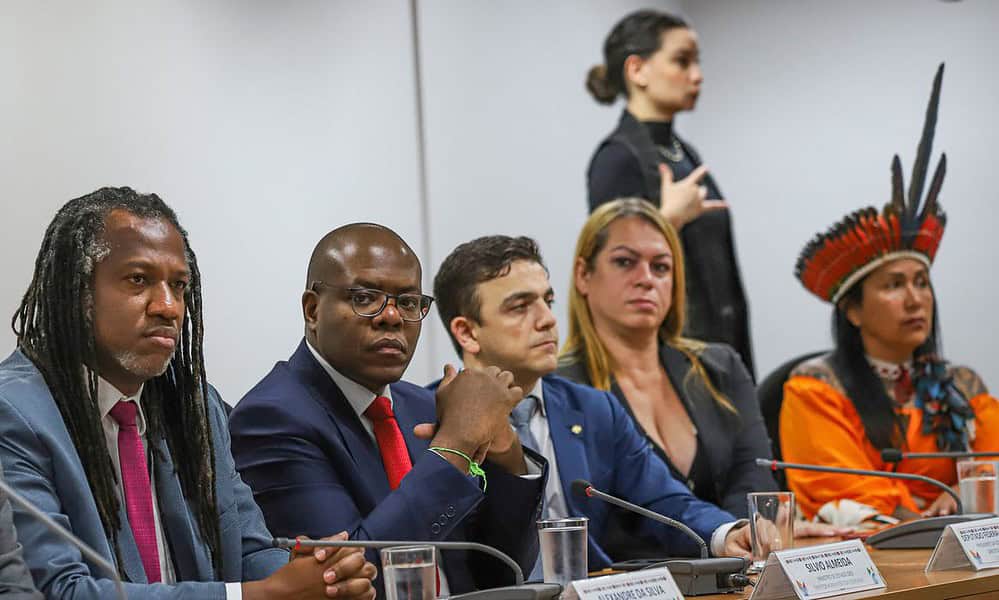 img_9742 (1) Brasília (DF), 22/08/2023, - Ministro dos Direitos Humanos e da Cidadania (MDHC), Silvio Almeida da posse aos 36 novos membros do Conselho Nacional dos Direitos da Pessoa Idosa (CNDPI)
Foto: Antônio Cruz/Agência Brasil