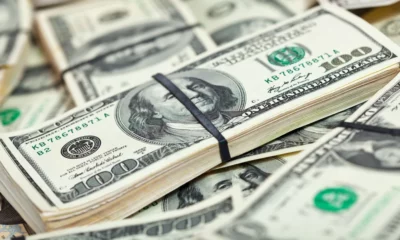 muitas-notas-de-dolares-dos-eua