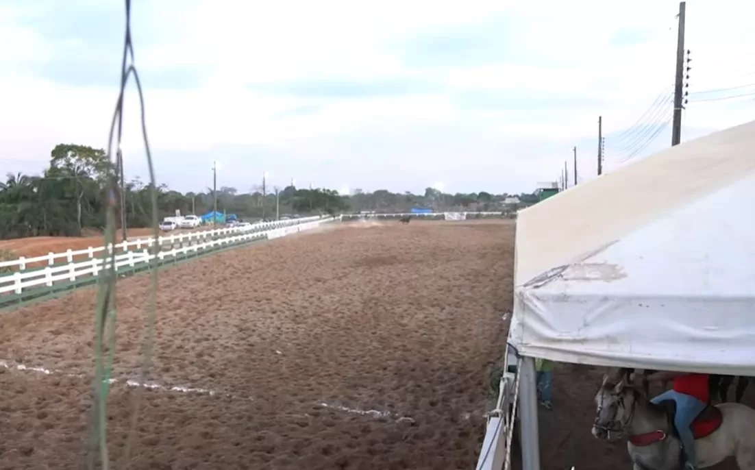 Vaquejada reúne 200 competidores em busca de R$ 50 mil na Expoacre