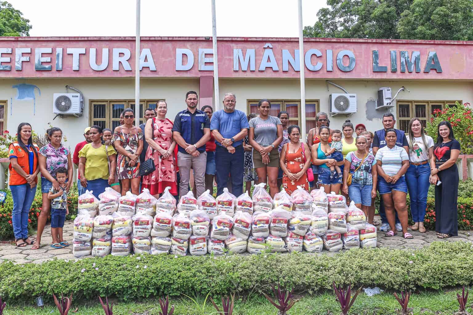 Em Mâncio Lima, governo do Estado beneficia 200 famílias com ajuda humanitária