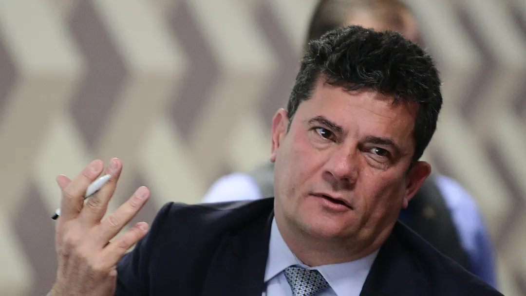 Sérgio Moro é acusado de pedir grampo para investigar juízes e ministros do STJ