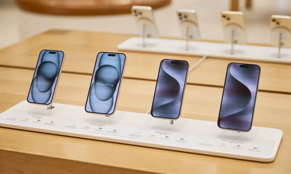 Apple-Regent-Street-London-iPhone-15-lineup-230922_Full-Bleed-Image.jpg.xlarge