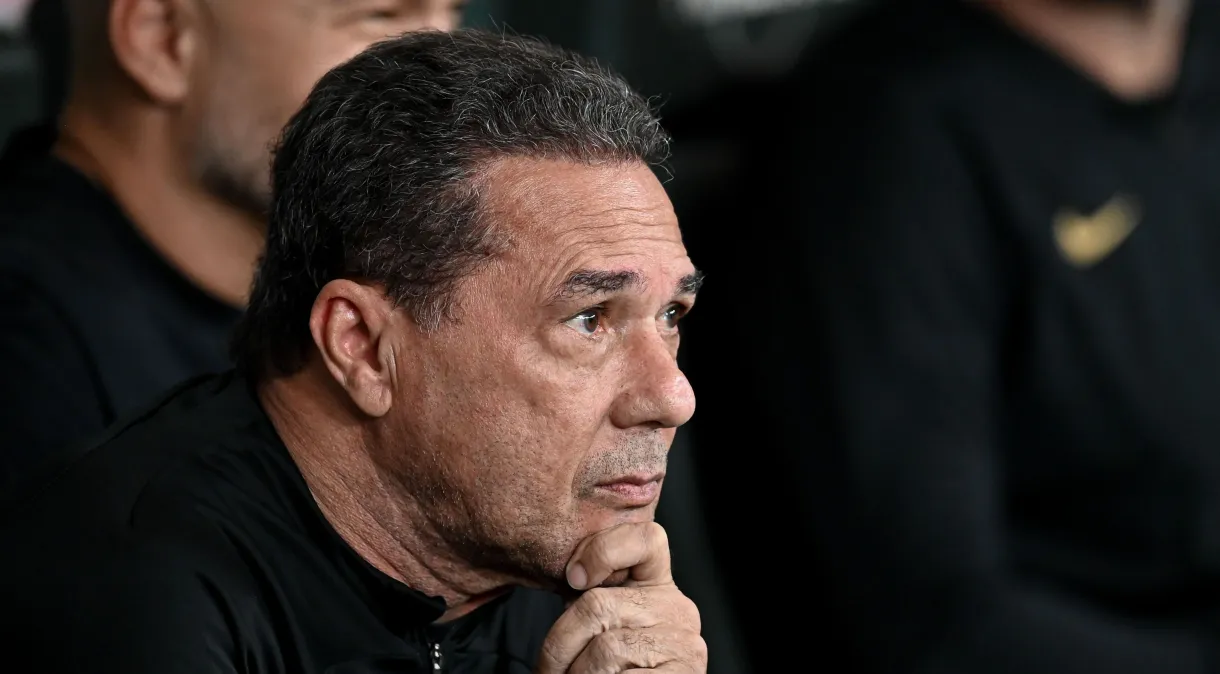 Corinthians demite o técnico Vanderlei Luxemburgo após empate com o Fortaleza