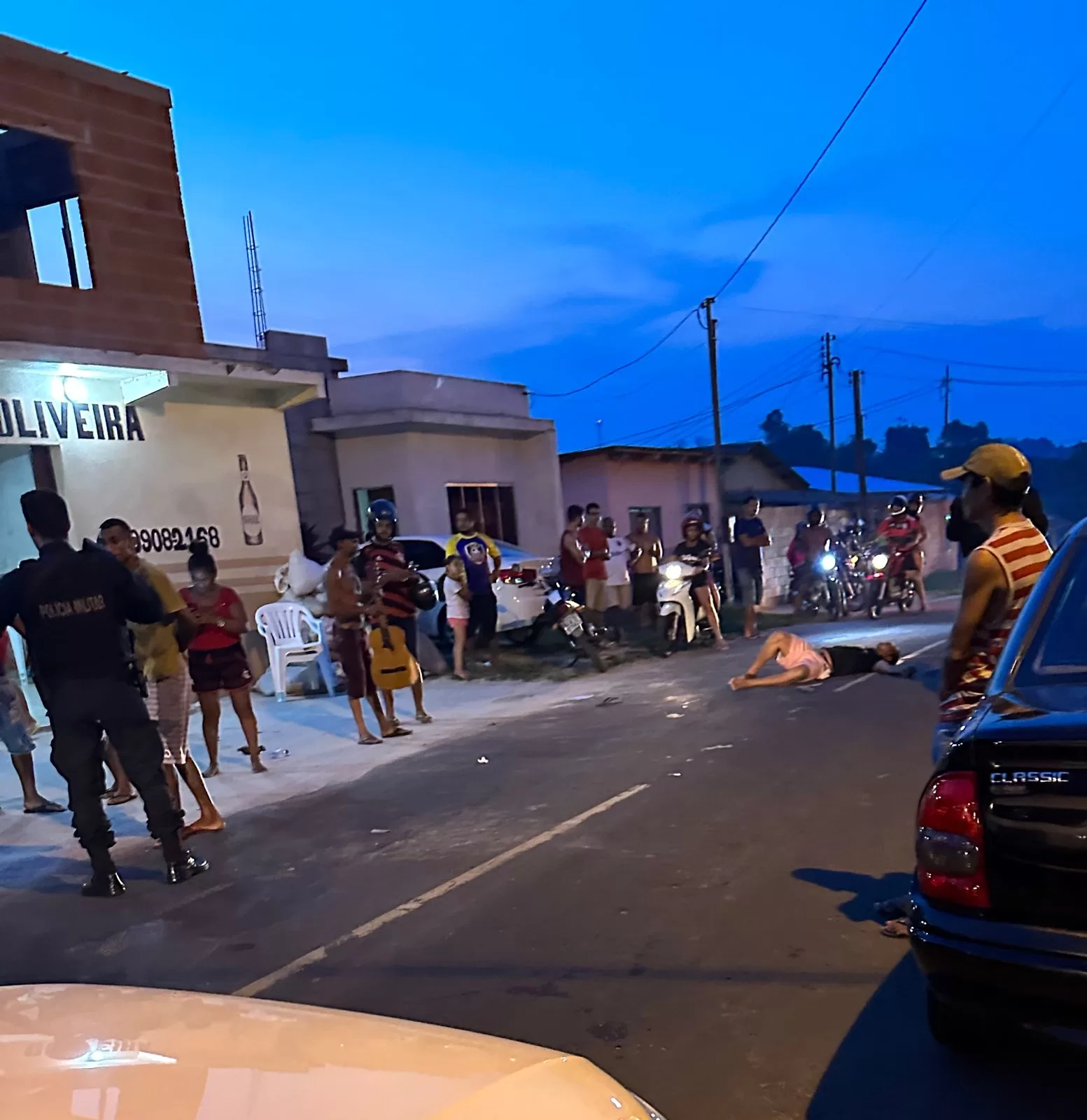 Homem mata um e fere outro e quase acaba linchado no município de Cruzeiro do Sul