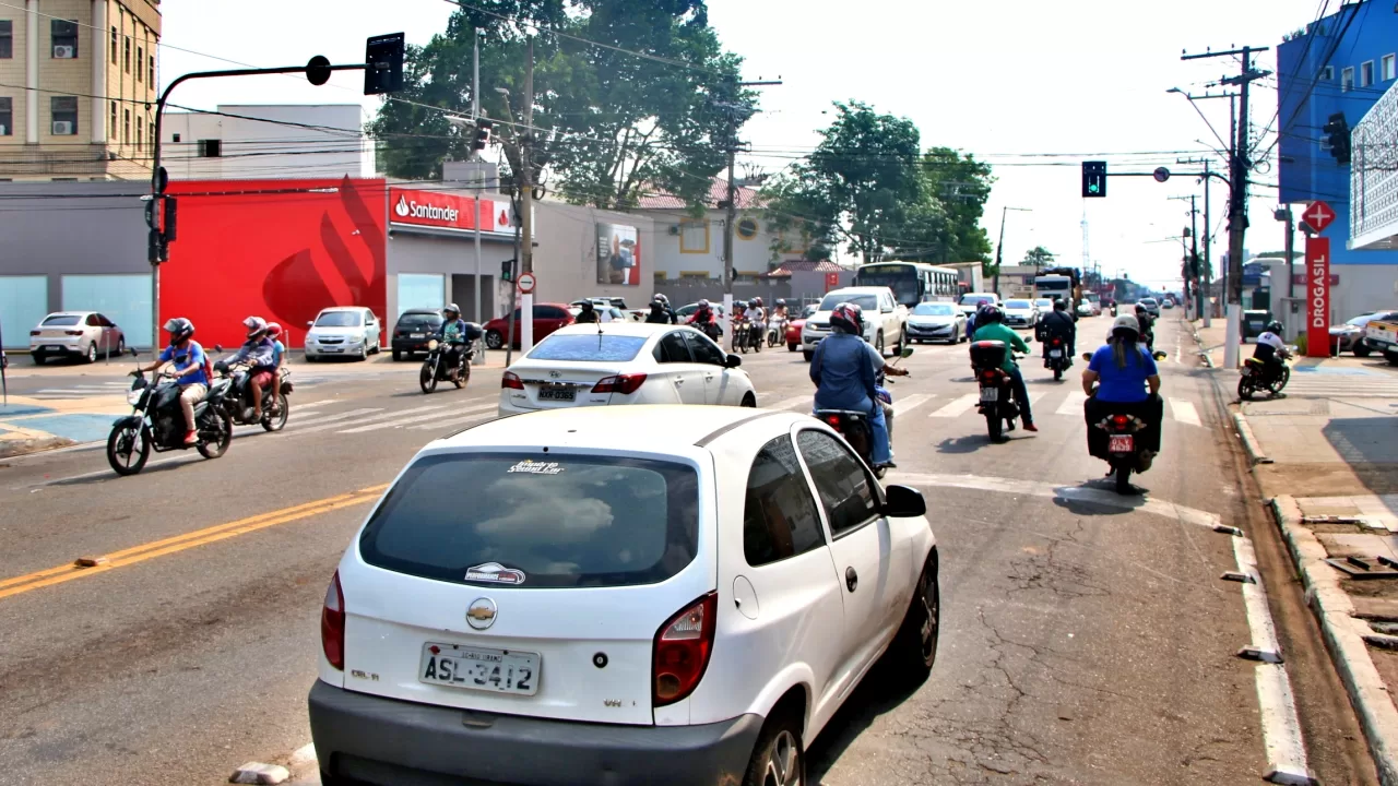 Iapen promete reunião com manifestantes e trânsito é liberado em Rio Branco