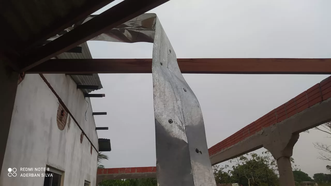 Pela segunda vez em menos de uma semana, vendaval destelha casas em Mâncio Lima