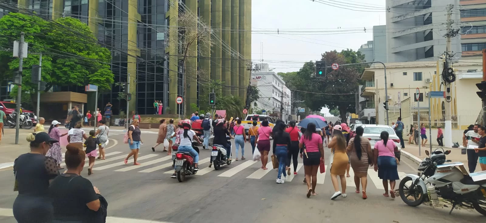 Avenida Ceará é fechada por familiares de detentos após suspensão de visitas