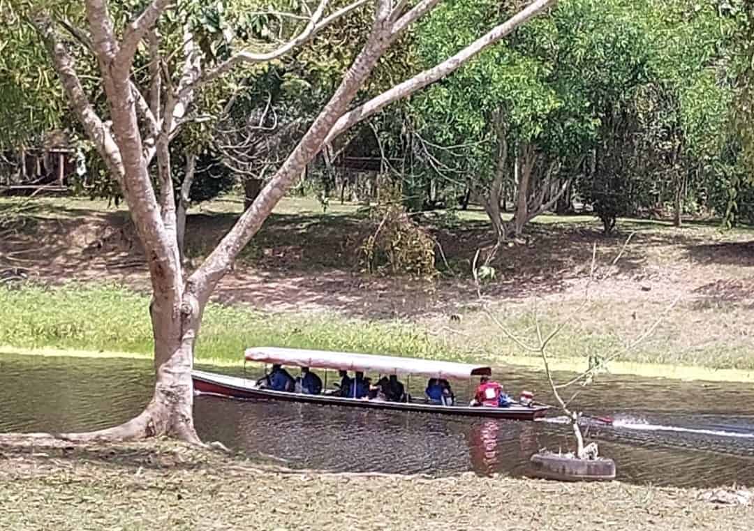 Barqueiros reclamam falta de pagamento para transportar alunos em Cruzeiro do Sul