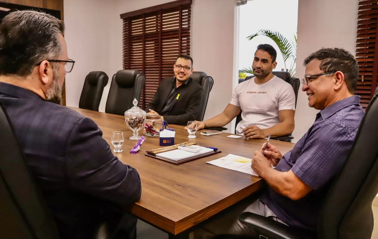 Gonzaga se reúne para tratar da reconstrução de estradas, instalação de aterros e crise aérea