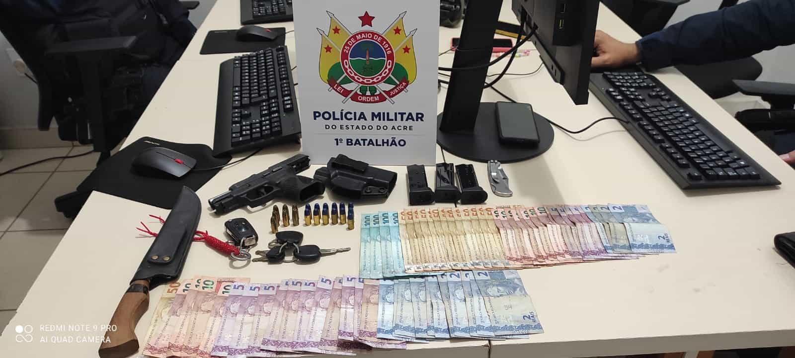 Polícia Militar recupera veículo roubado,apreende arma de fogo