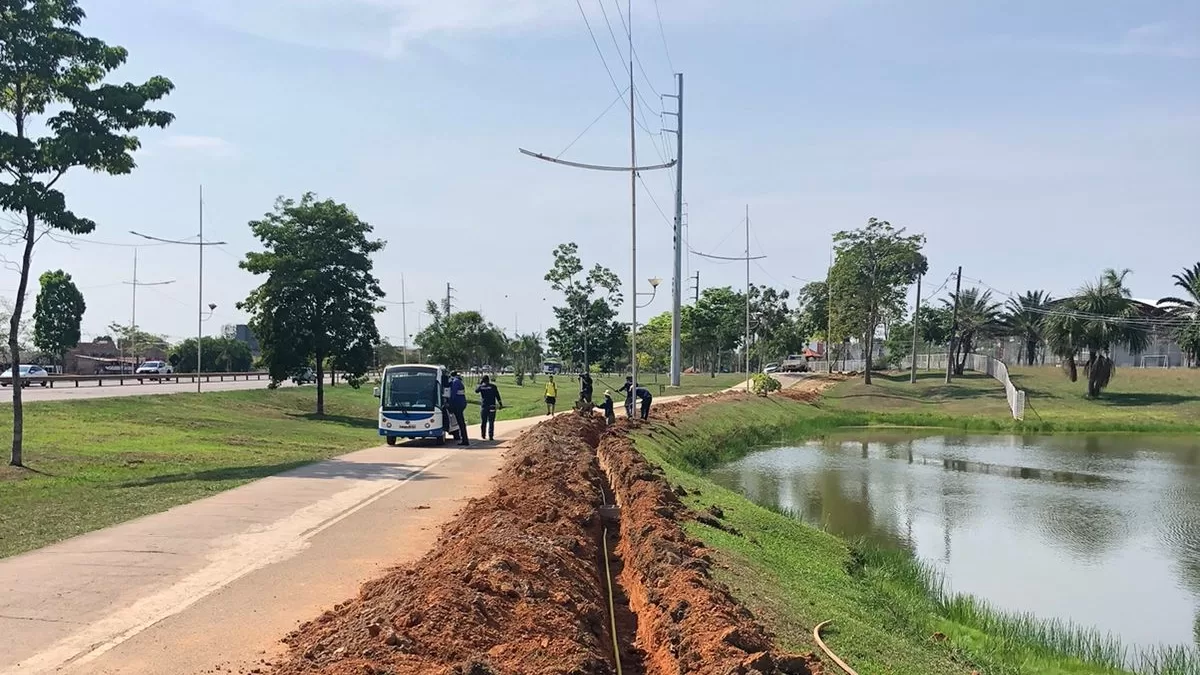 Para conter furtos, prefeitura enterra e concreta fios em locais públicos