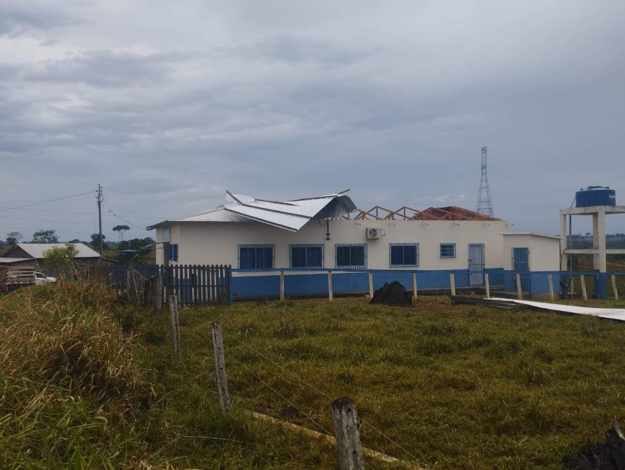 Temporal destelha Posto de Saúde e provoca pânico no interior do Acre