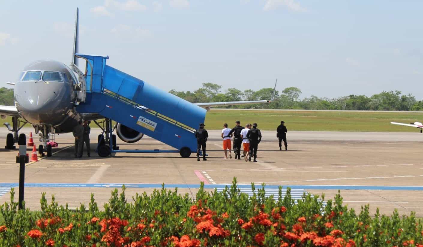 Segurança divulga nomes dos 14 presos de facção criminosa transferidos de presídios do Acre