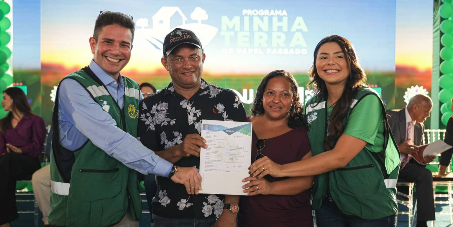 Gladson Cameli entrega mais 520 títulos de regularização fundiária em Xapuri