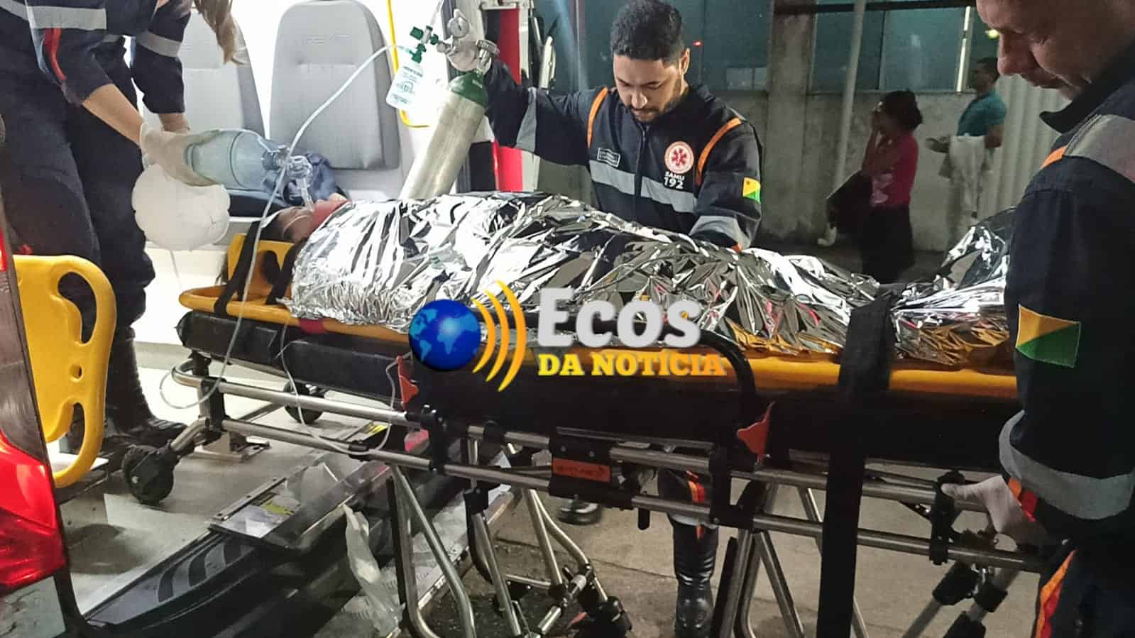 Colisão entre carro e moto deixa pai e filha gravemente feridos no Quinari