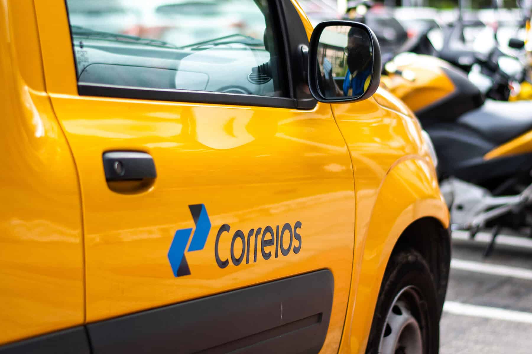 Trabalhadores dos Correios aguardam para esta segunda-feira avanço nas negociações
