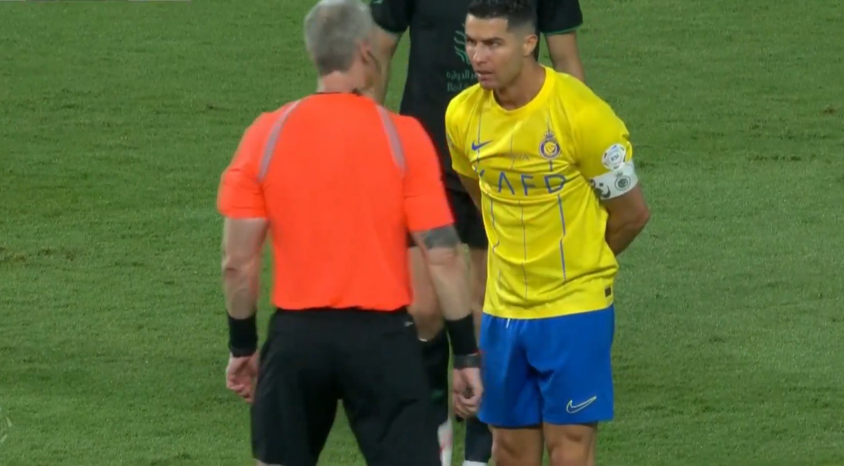Cristiano Ronaldo peita e grita com Anderson Daronco em jogo na Arábia Saudita; veja