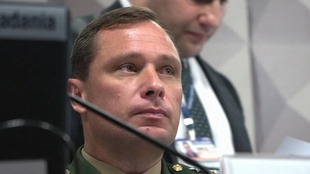 Mauro Cid ofereceu três temas à PF: joias sauditas, cartão de vacina e minuta do golpe