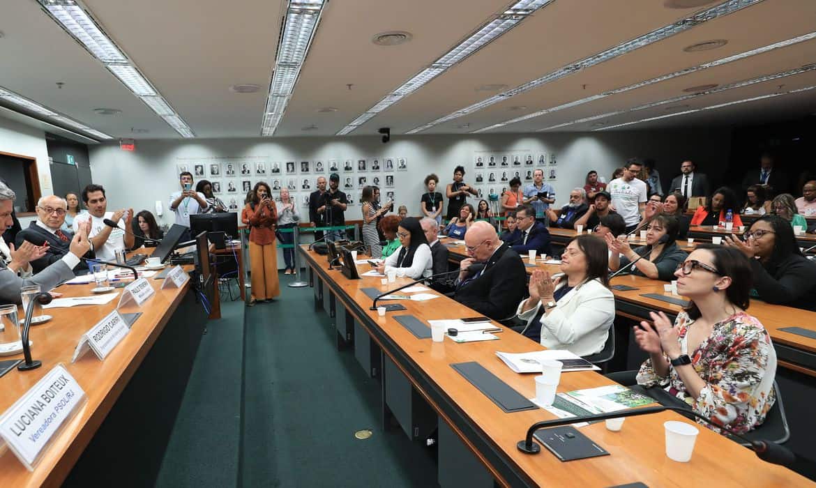 Em audiência na Câmara dos Deputados, políticos aprovam uso medicinal da maconha