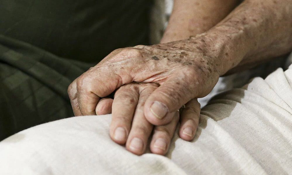 natalia-duarte-alzheimer_mcamgo_abr_22092023-7 Brasília (DF), 22/09/2023 - Natália Duarte e seu pai, Ítalo, que tem a doença de Alzheimer. Foto: Marcelo Camargo/Agência Brasil