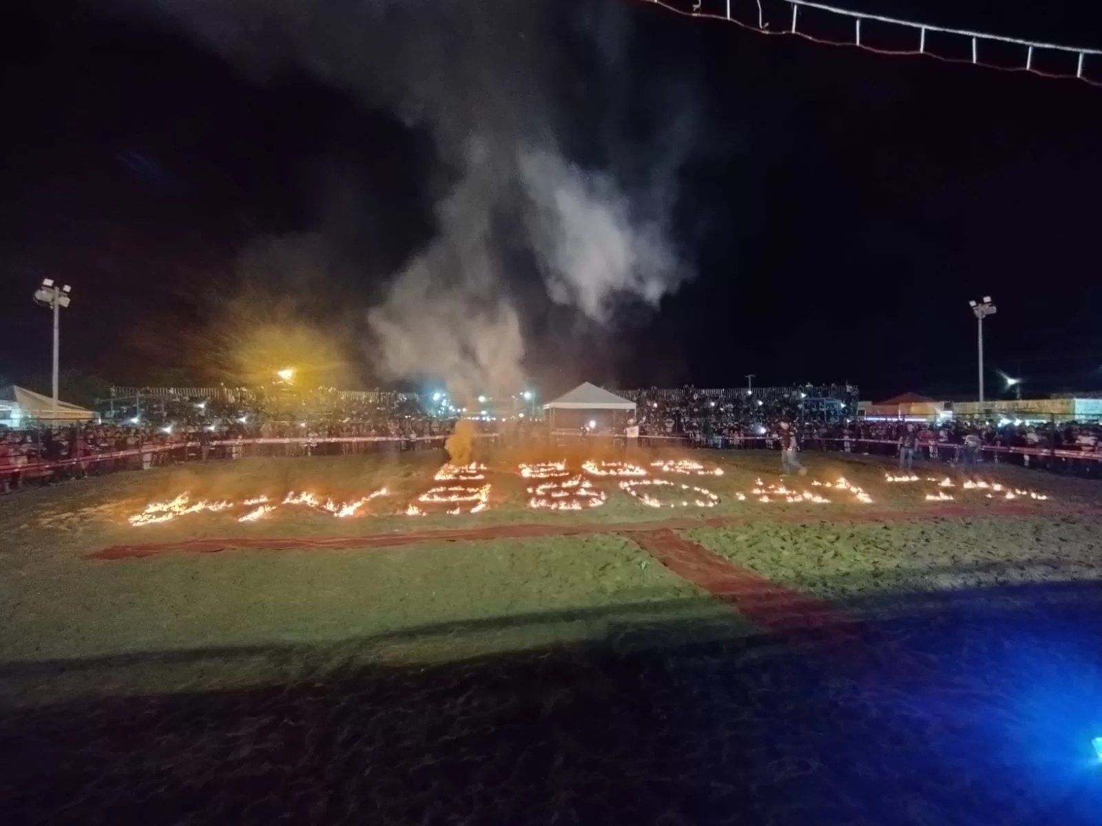 Multidão prestigia abertura do Rodeio na ExpoSena; 22 peões disputam moto