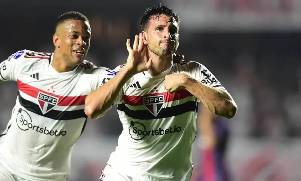 sao-paulo-faz-2-a-0-e-elimina-san-lorenzo-na-sul-americana-74790bbe-8418-4ca1-be45-60103ede6fa4.large_-e1692658330461 sao-paulo-faz-2-a-0-e-elimina-san-lorenzo-na-sul-americana-74790bbe-8418-4ca1-be45-60103ede6fa4.large_-e1692658330461