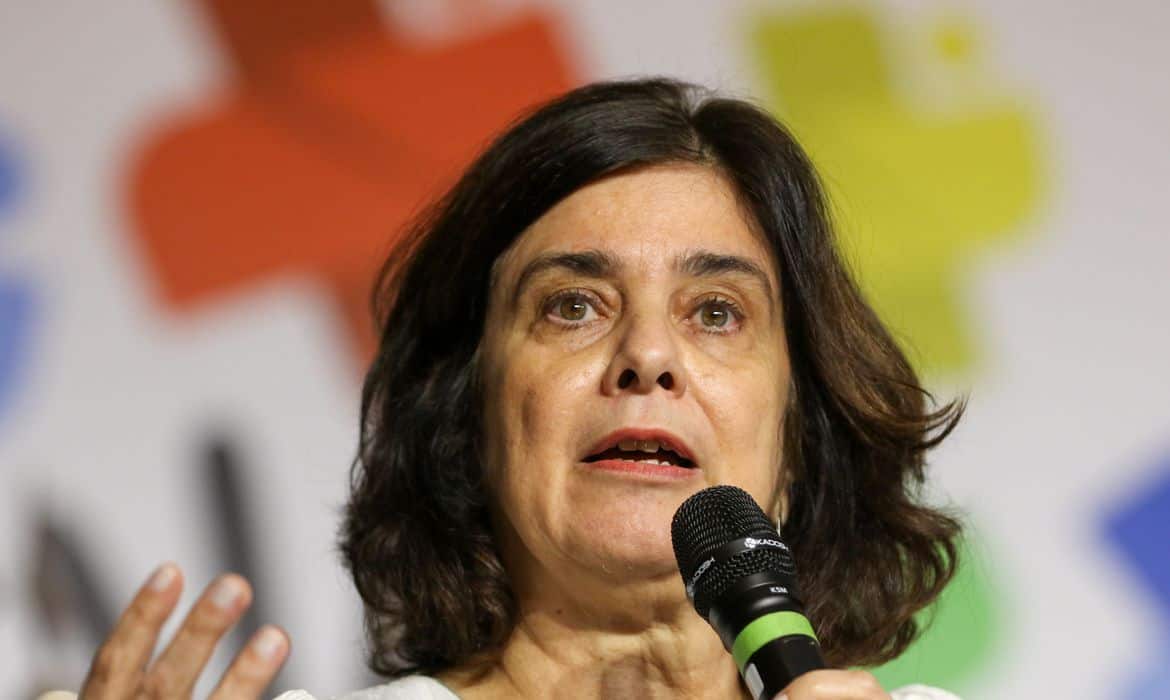 Ministra Saúde anuncia R$ 225 milhões para o Amazonas em meio à seca histórica