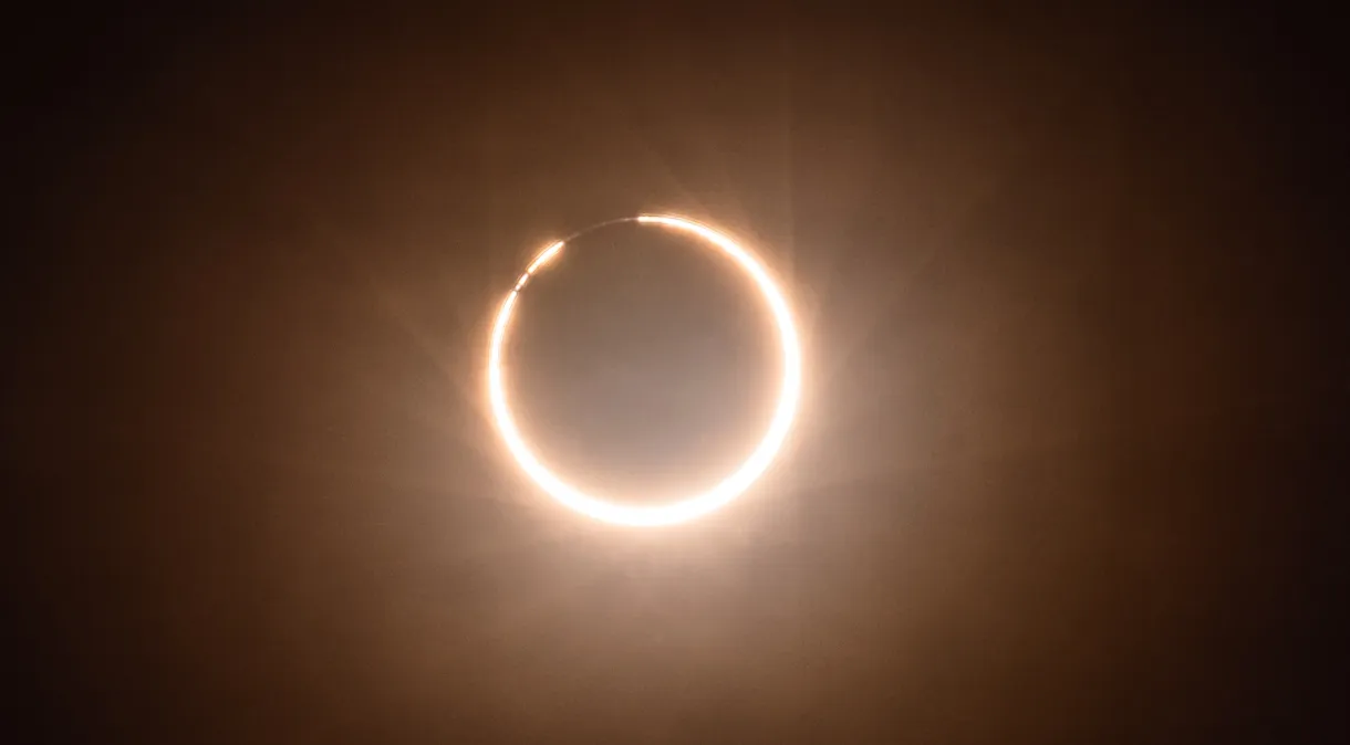 Veja os horários do eclipse solar deste sábado em cada capital