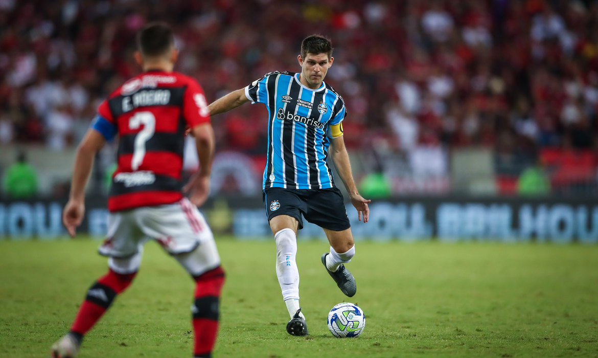 Em momentos opostos, Flamengo e Grêmio jogam nesta quarta-feira em Porto Alegre