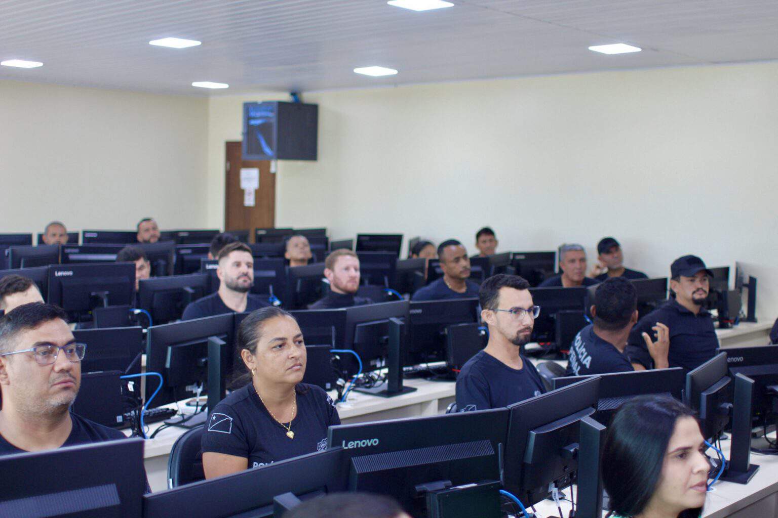 Policiais penais participam de curso de capacitação em monitoramento eletrônico