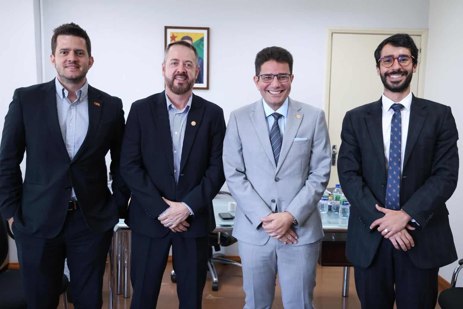 Gladson pede a Latam e GOL ampliação de voos para CZS e retorno de voo direto de SP