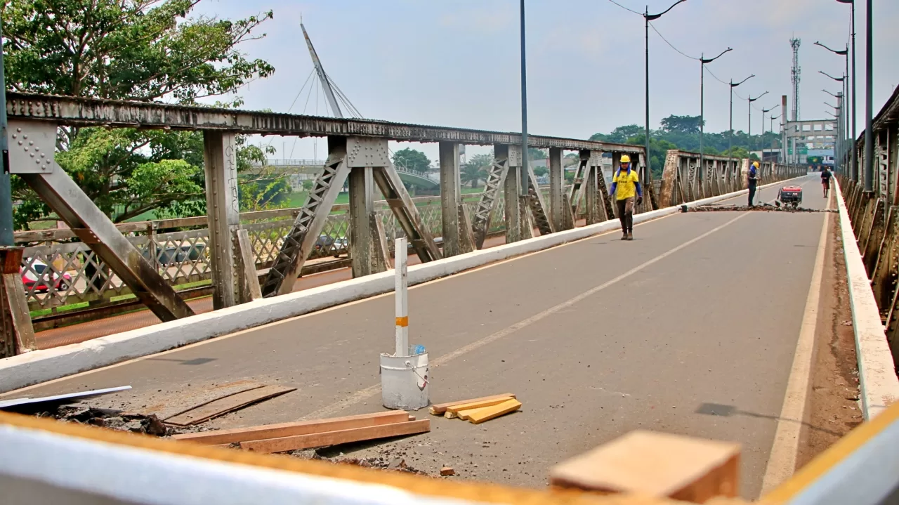 Ponte Juscelino Kubitschek começa a receber manutenção dos “consoles” em Rio Branco