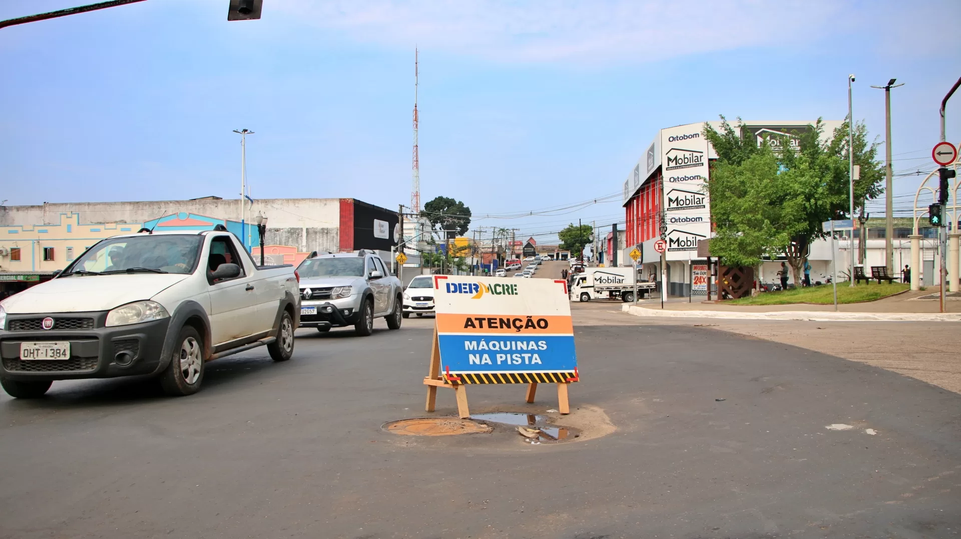 Pela 3° vez, buraco se abre e atrapalha trânsito no Centro de Rio Branco