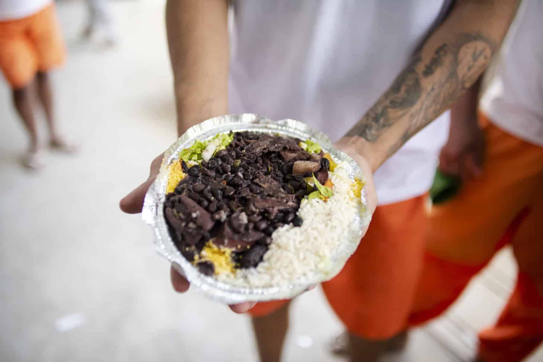 Detentos aceitam marmitas no jantar e encerram greve de fome em presídio de Rio Branco
