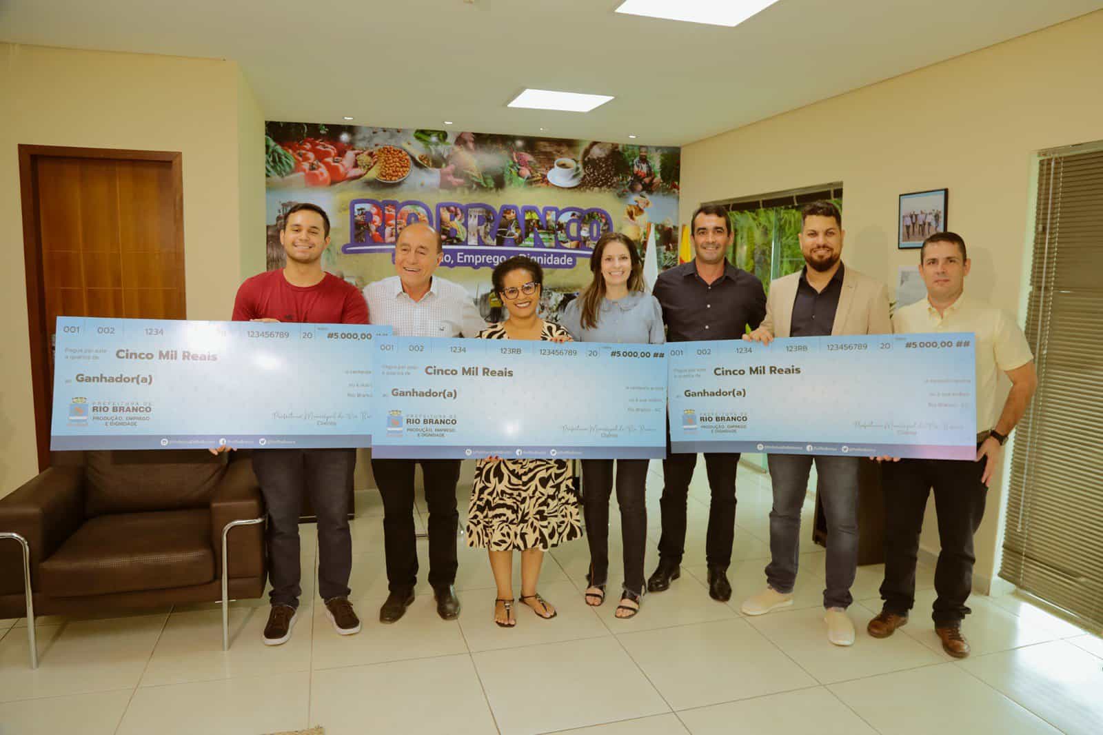 Prefeitura de Rio Branco entrega prêmio da Nota Rio Branco a três ganhadores