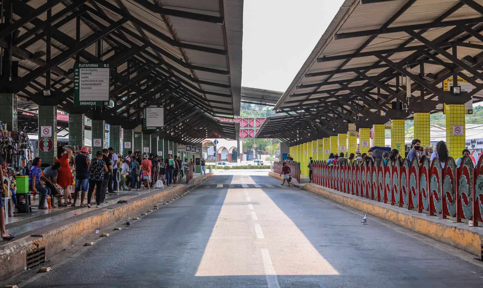 Passageiros da linha do Mocinha reclamam de demora de mais de uma hora no Terminal