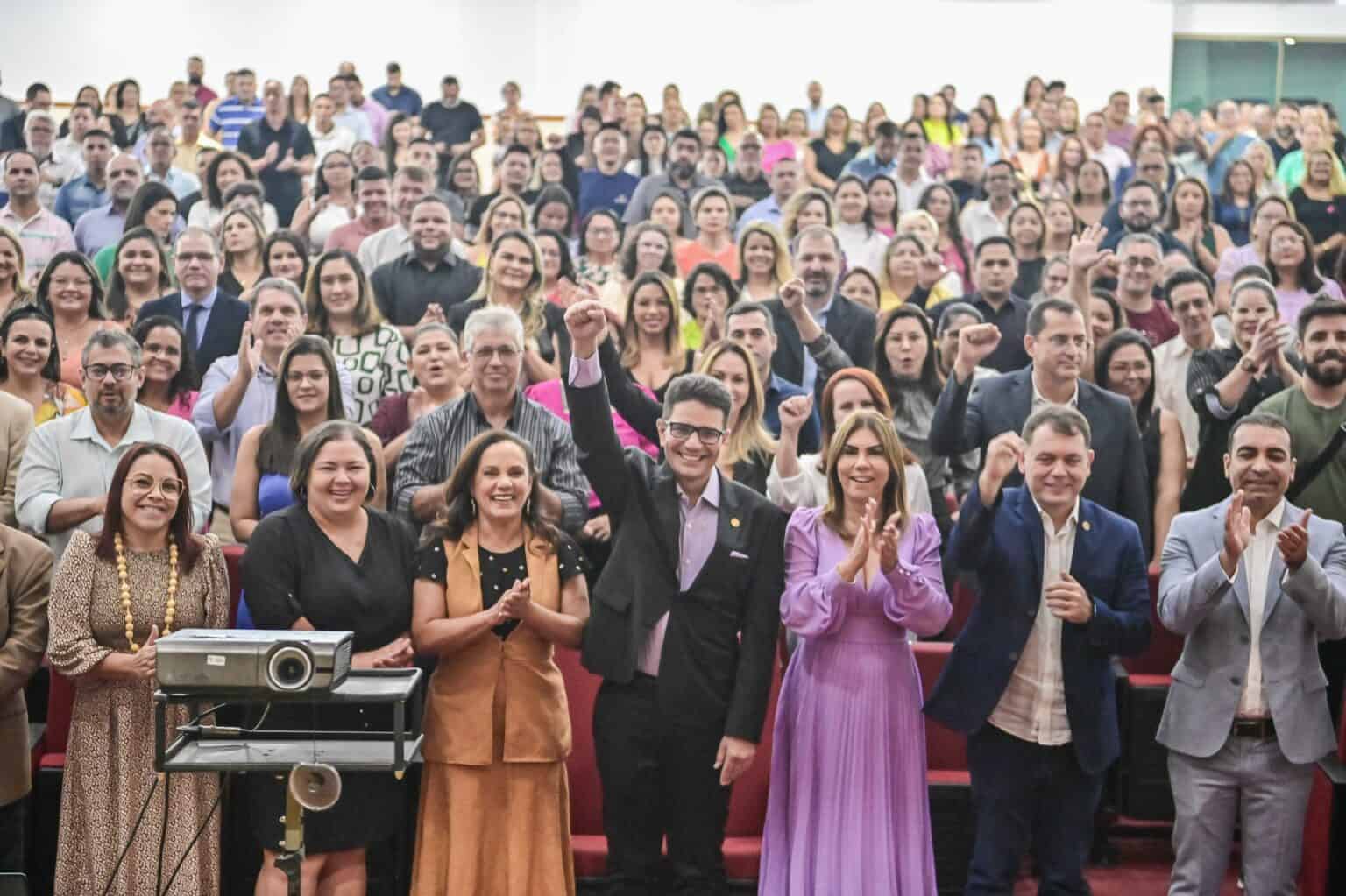 Governo do Acre certifica mais de 400 servidores em curso de pós-graduação