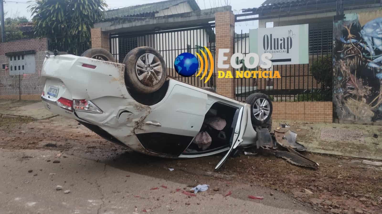 Criminoso rende família, rouba carro, sofre perseguição Policial e termina capotando veículo