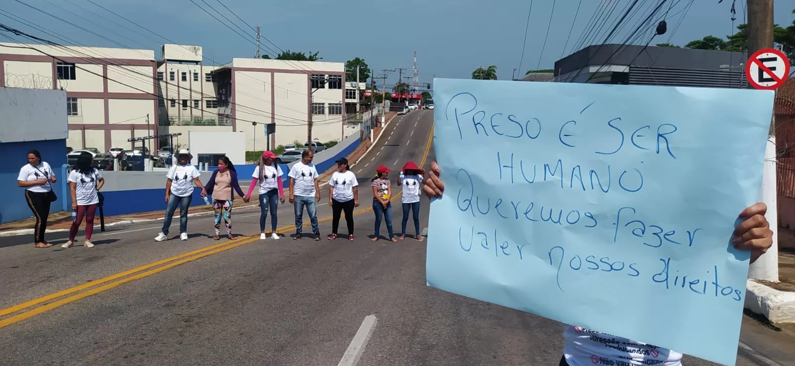 Familiares de presos fecham ruas no Centro e exigem mudanças no sistema prisional