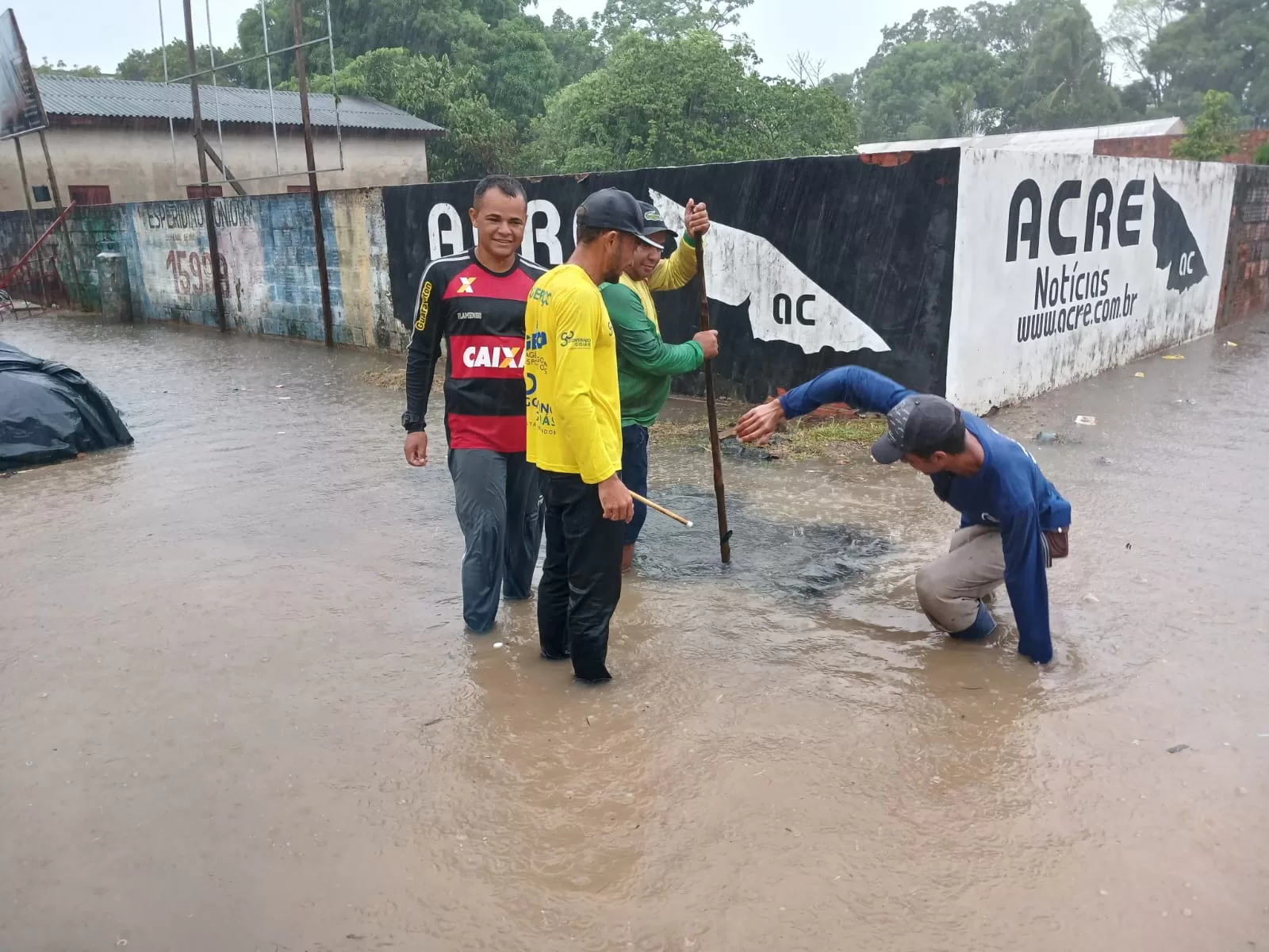 Em meio à estiagem, temporal atinge Feijó e Tarauacá e deixa ruas alagadas