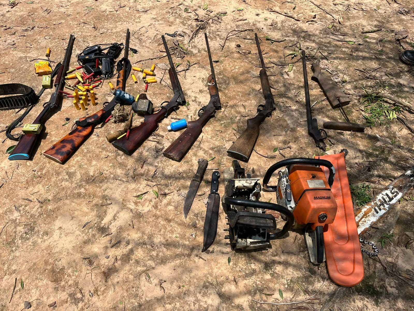 Em ação conjunta, PM apreende armas, munições e motosserras usadas em crime ambiental