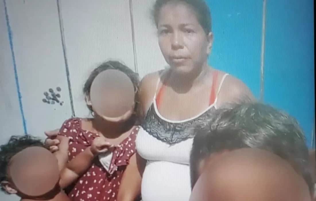 Grávida, mãe de quatro filhos tem casa incendiada pelo ex-marido e pede ajuda