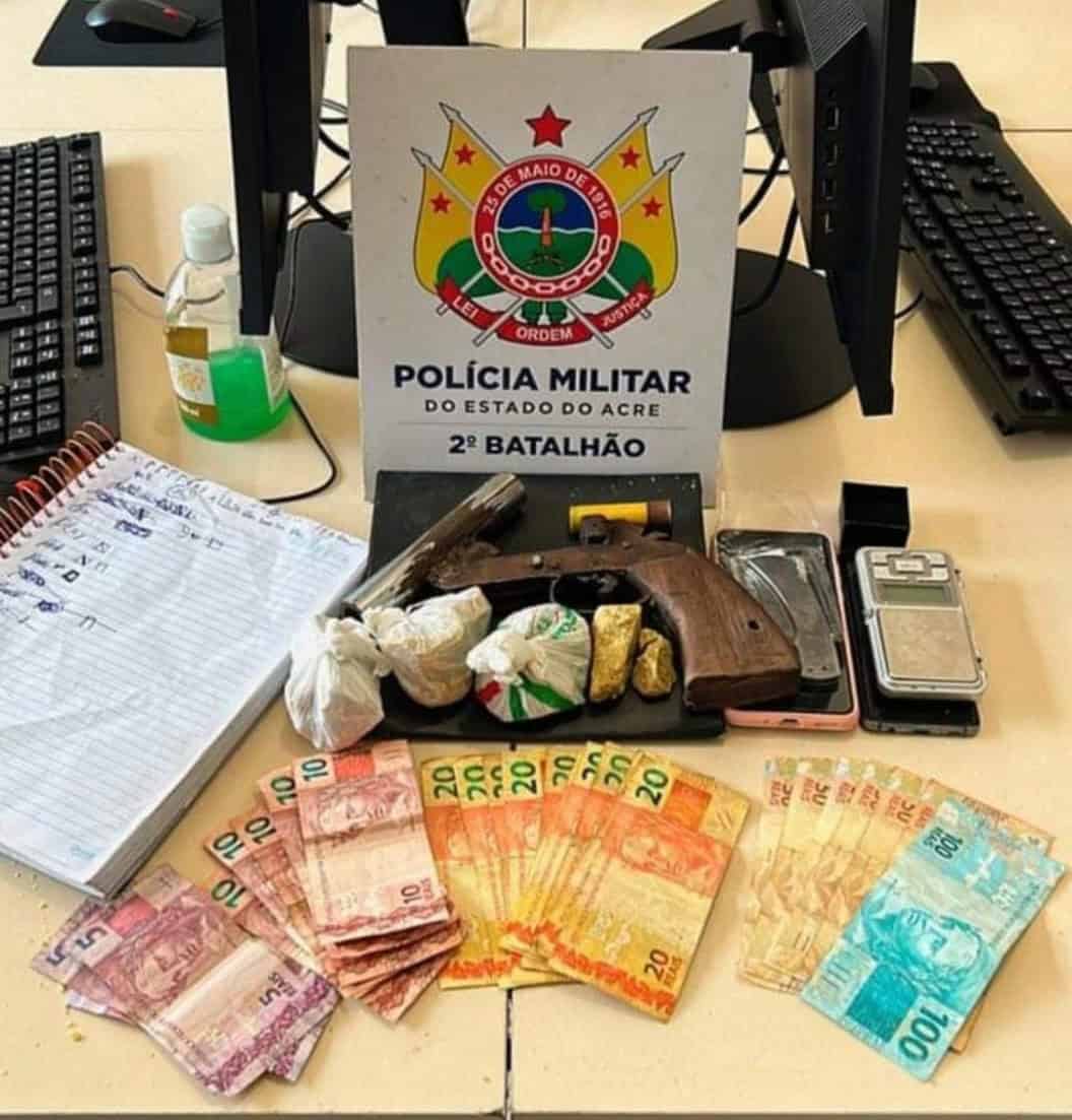 Policia Militar apreende arma, drogas e dinheiro no Vila Acre